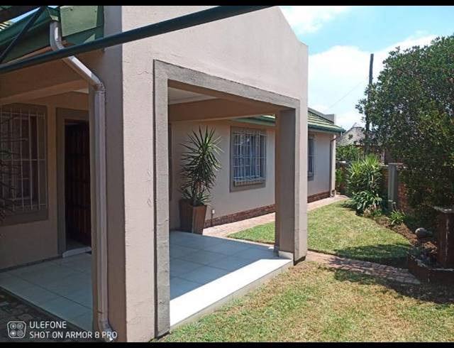 3 BEDROOM HOUSE FOR SALE IN DALPARK EXT 1